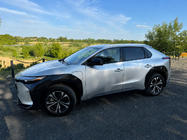 Toyota bZ4X 2022– Integrované střešní podélníky šedé OEM (hliník) fotografie 1