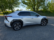 Toyota bZ4X 2022– Integrované střešní podélníky šedé OEM (hliník) fotografie 2
