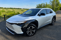 Toyota bZ4X 2022– Integrované střešní podélníky šedé OEM (hliník) fotografie 3