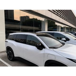 Integrované střešní podélníky šedé OEM (hliník) Toyota bZ3X 2025– fotografie 2