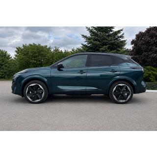 Integrované střešní ližiny černé OEM (hliník) Nissan Qashqai 2021–