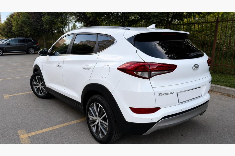 Hyundai Tucson TL 2016–2021 Integrované střešní podélníky šedé OEM (ABS plast, montáž lepením) Fotografie 3