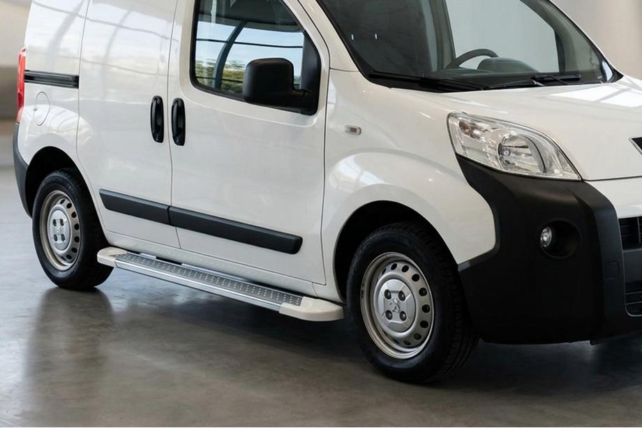 Peugeot Bipper 2008–2017 Boční prahy Allmond White (2 ks, hliník) Image