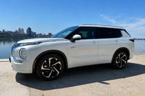 Mitsubishi Outlander 2021– Integrované střešní ližiny šedé OEM (hliník, lepená montáž) fotografie 3
