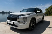 Mitsubishi Outlander 2021– Integrované střešní podélníky šedé OEM (hliník) fotografie 2