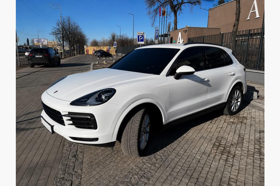 Porsche Cayenne 2018– Integrované střešní ližiny černé OEM (hliník, montáž lepením) Image