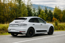 Porsche Macan 2014–2024 Integrované střešní ližiny černé OEM (hliník, montáž lepením) fotografie 1