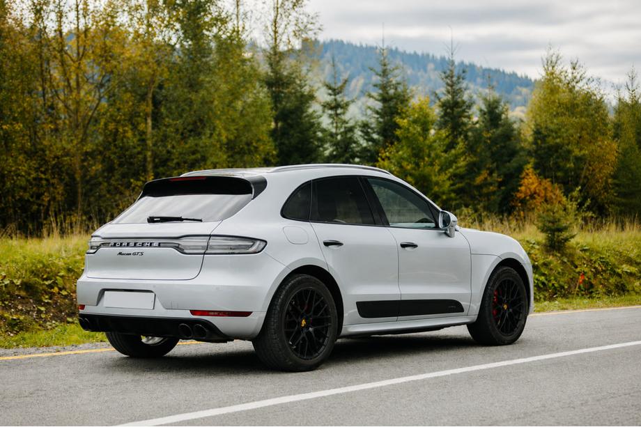 Porsche Macan 2014–2024 Integrované střešní ližiny černé OEM (hliník, montáž lepením) Image