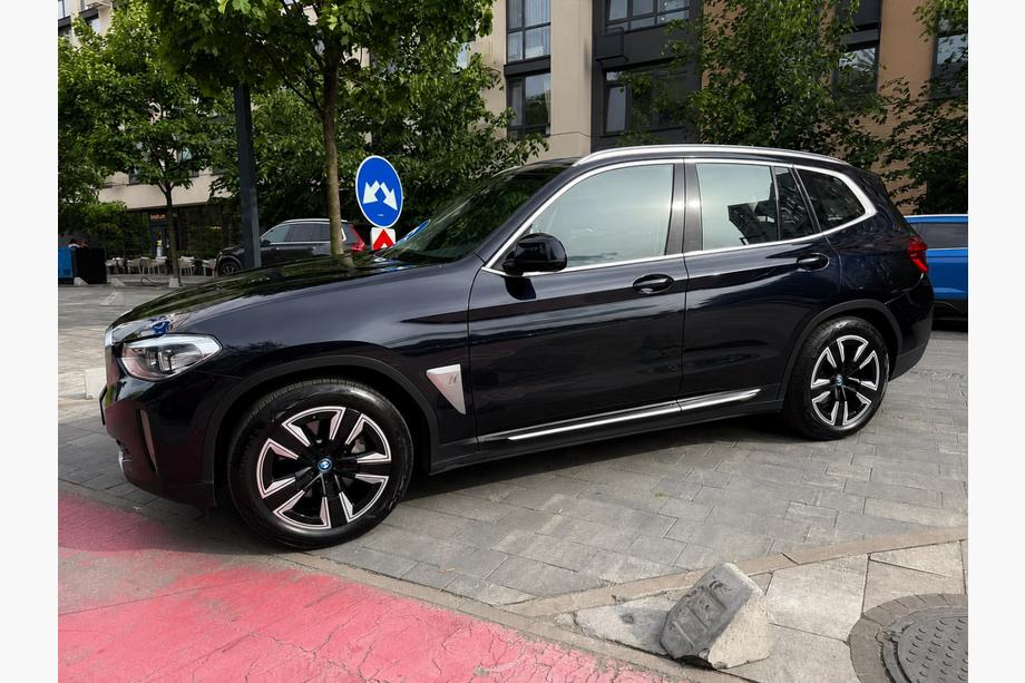 BMW X3 G01 2018– Integrované střešní ližiny chrom OEM (hliník) Image