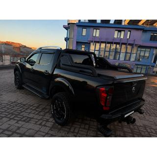 Střešní podélníky šedé OEM (ABS plast, montáž lepením) Nissan Navara/NP300 2016– fotografie 2