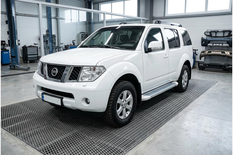 Nissan Pathfinder R51 2005–2014 Boční nášlapy Allmond White (2 ks, hliník) Fotografie 1