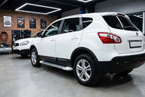Nissan Qashqai 2007–2010 Boční nášlapy Allmond White (2 ks, hliník) fotografie 1