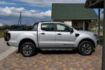 Ford Ranger 2011–2022 Černé OEM střešní ližiny (ABS plast, montáž lepením) fotografie 2