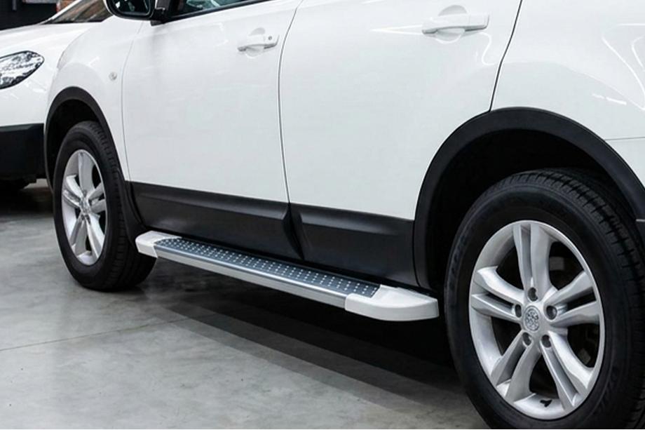 Nissan Qashqai 2014–2021 Boční nášlapy Allmond White (2 ks, hliník) Image