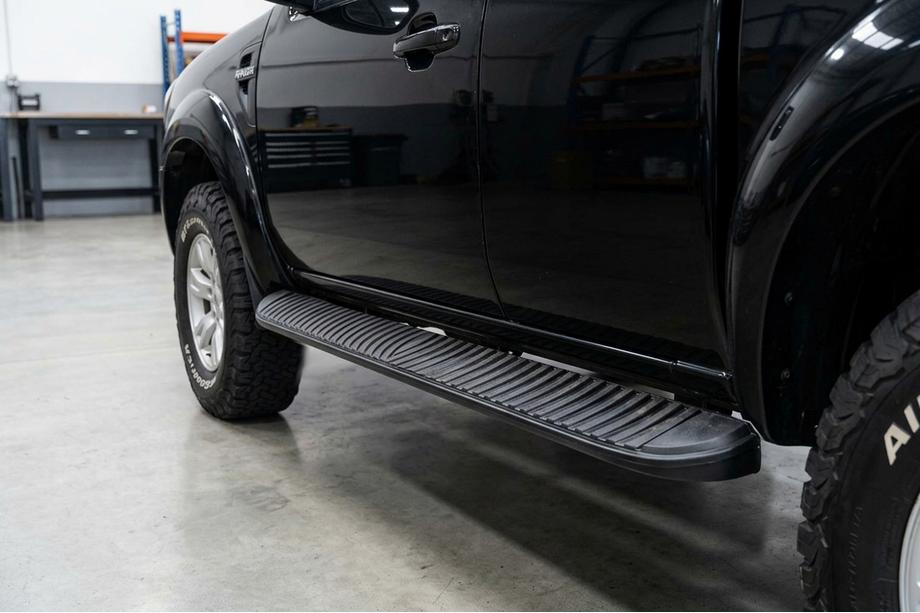 Mazda BT-50 2007–2012 Boční nášlapy Tayga Black (2 ks, hliník) Image