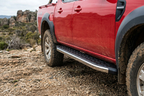 Mazda BT-50 2007–2012 Boční nášlapy BlackLine (2 ks, hliník) fotografie 1