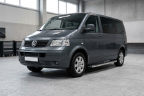 Volkswagen T5 Caravelle 2004–2010 Boční prahy BlackLine (2 ks, hliník) Krátký rozvor fotografie 3