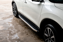 Nissan X-trail T32/Rogue 2014–2021 Boční prahy BlackLine (2 ks, hliník) fotografie 1
