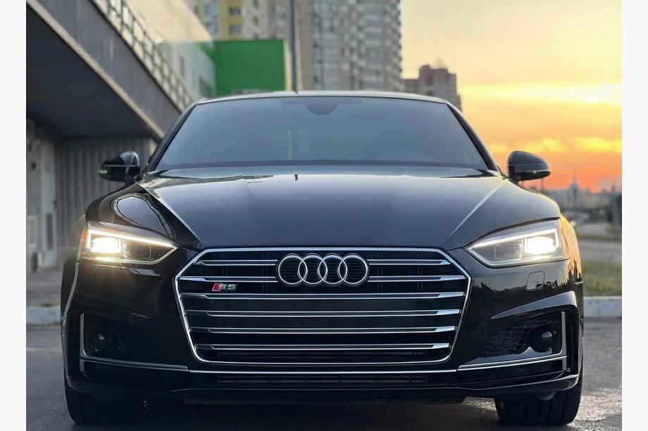 Audi A5 2016–2025 Přední maska chladiče S-style (2016-2019, s chromem) Image