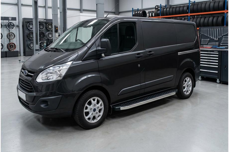 Ford Custom 2013–2022 Boční prahy BlackLine (2 ks, hliník) Image