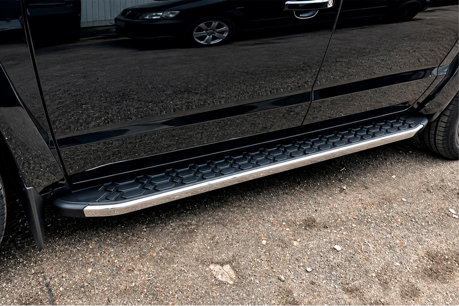 Volkswagen Amarok 2010–2022 Boční prahy BlackLine (2 ks, hliník) Image