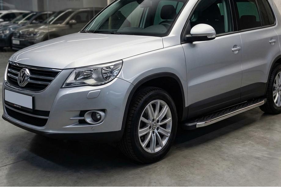 Volkswagen Tiguan 2007–2016 Boční prahy BlackLine (2 ks, hliník) Image
