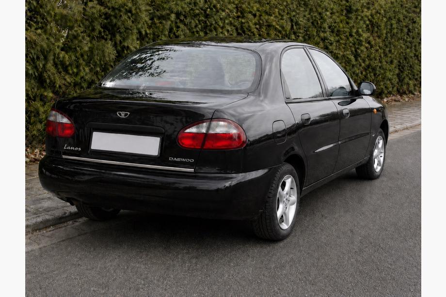 Daewoo Lanos 1998–2017 Nerezová lišta na hranu víka kufru Image