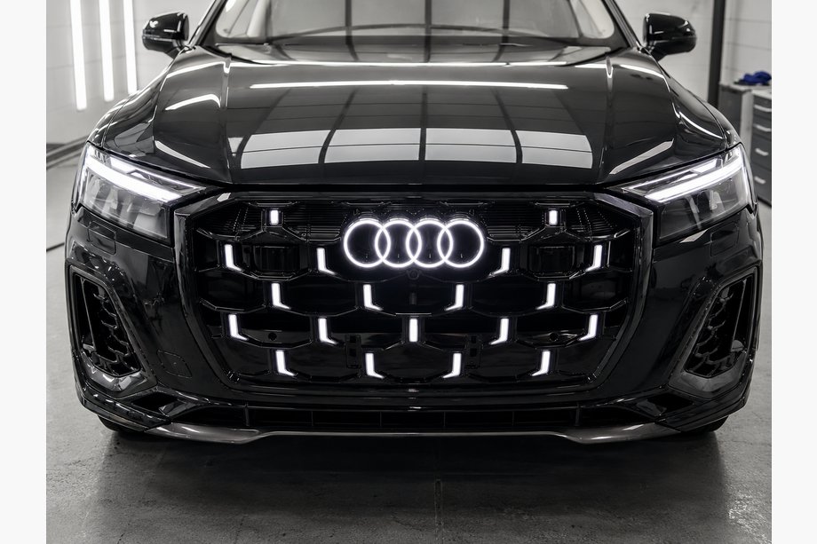 Audi Q7 2015–2026 Přední maska RSQ-Style LED (2024-2026, černý lesk) Image