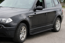 BMW X3 E83 2003–2010 Boční prahy KB001 Black (nerez) fotografie 1