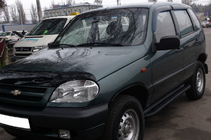 Chevrolet Niva 1998–2020 Boční nášlapy Premium Black (2 ks, nerez) fotografie 1