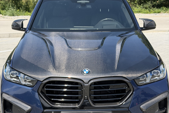 BMW X5 G05 2018 → X5M 2025: kompletní update s karbonovým bodykitem a M volantem Fotografie 10