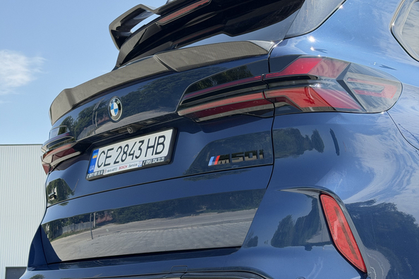 BMW X5 G05 2018 → X5M 2025: kompletní update s karbonovým bodykitem a M volantem Fotografie 7