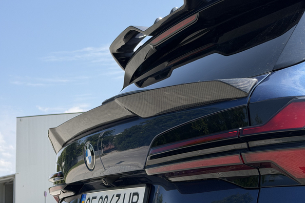 BMW X5 G05 2018 → X5M 2025: kompletní update s karbonovým bodykitem a M volantem Fotografie 6