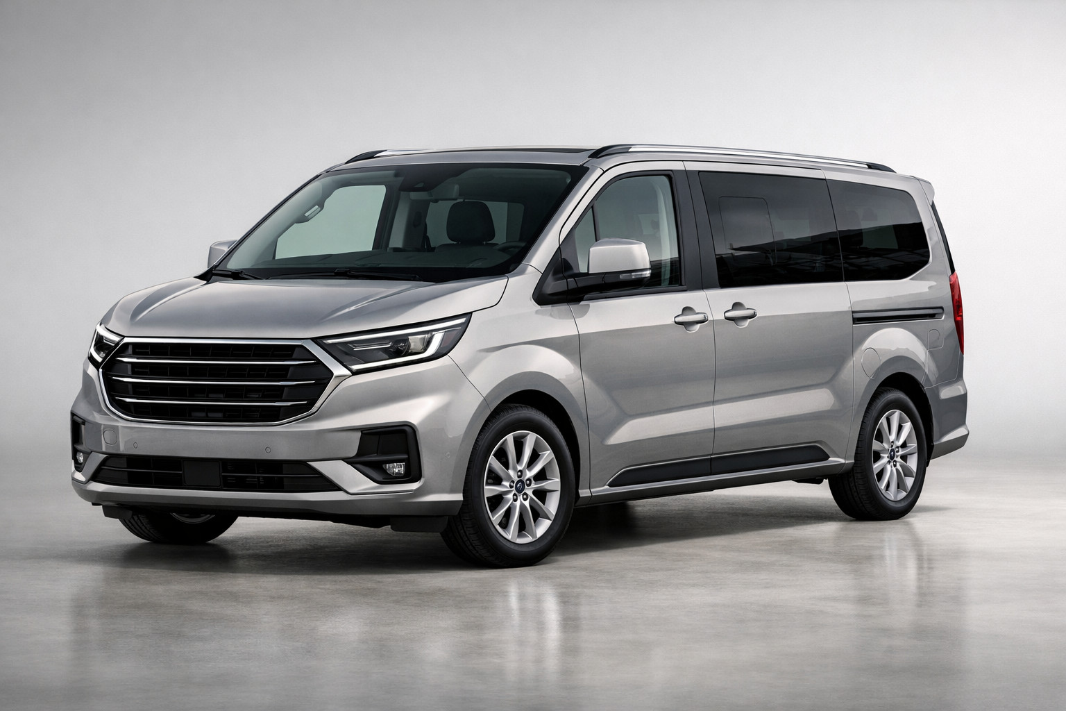 Recenze Ford Tourneo Custom 2024: moderní minivan pro byznys i rodinu