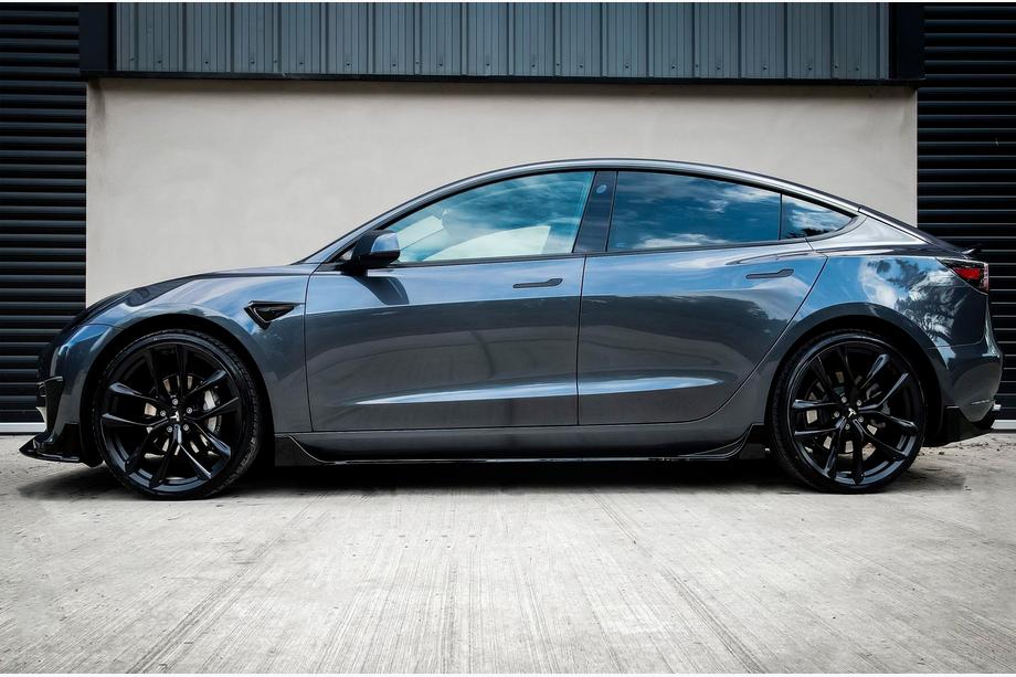 Tesla Model 3 2017– Nástavce prahů Fast (pro 2017-2023) Image