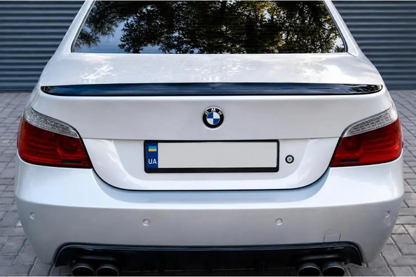 BMW E60: montáž spoileru ve stylu M5