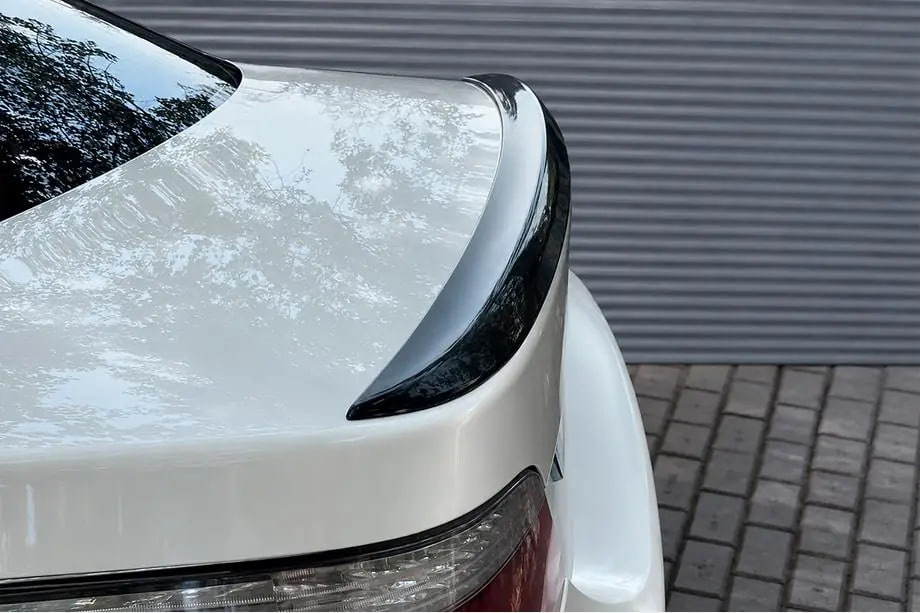 BMW E60: montáž spoileru ve stylu M5