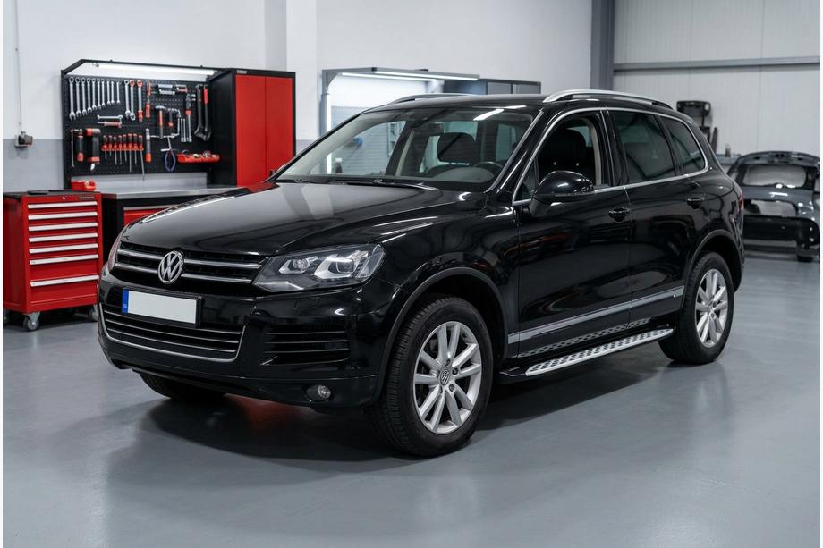 Volkswagen Touareg 2010–2018 Boční prahy Shining V1 (2 ks, hliník) Fotografie 1