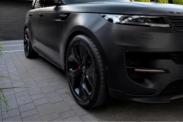 Range Rover Sport 2025: montáž stylových litých kol