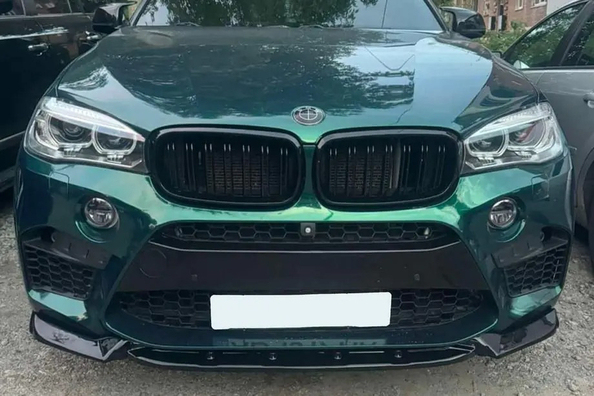 Tuning BMW X5 F15: kryty zrcátek, spoiler a přední lip