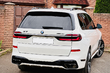 BMW X7 G07 2019–: montáž faceliftového kitu LCI M-Performance fotografie 8