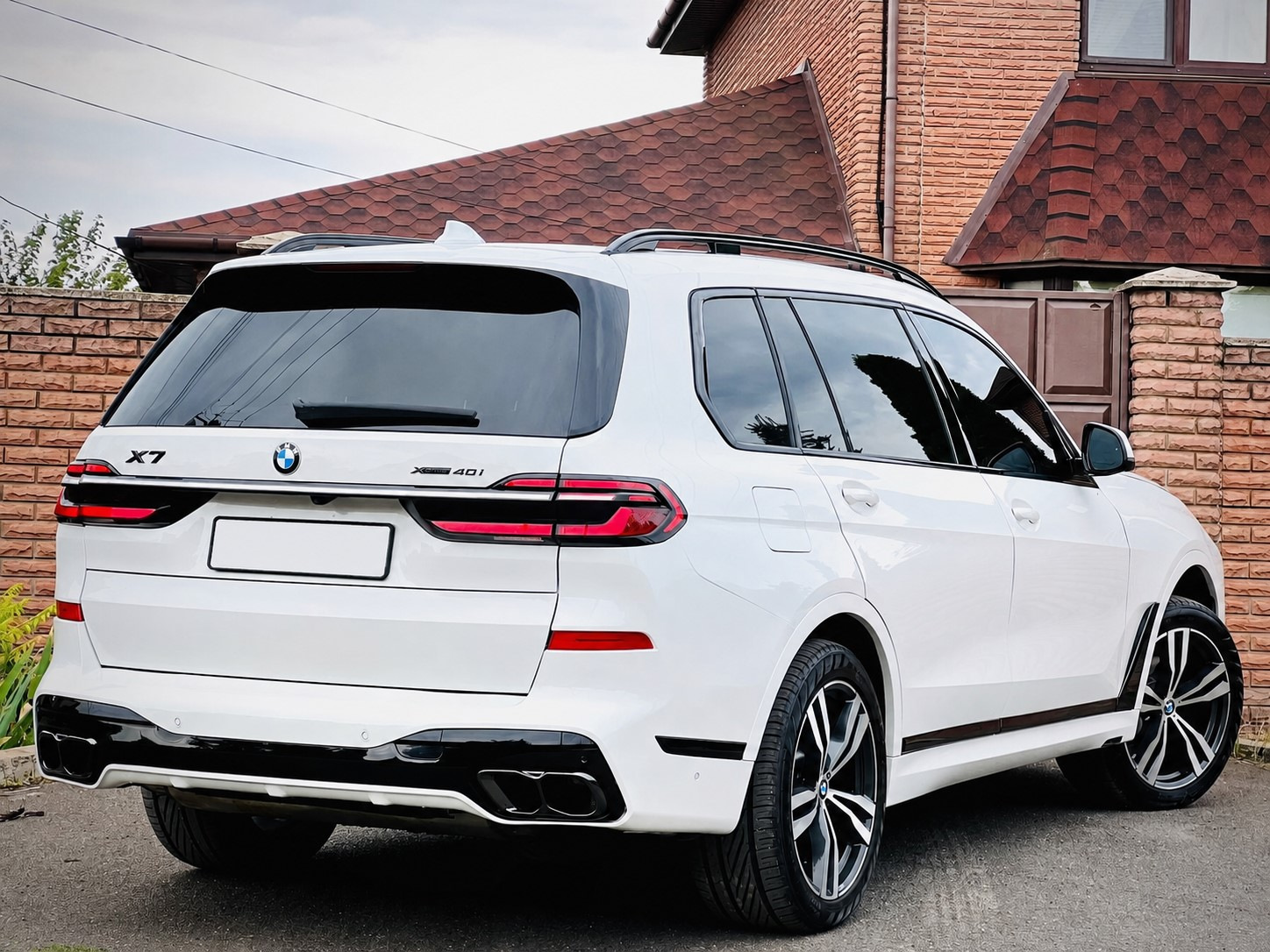 BMW X7 G07 2019–: montáž faceliftového kitu LCI M-Performance