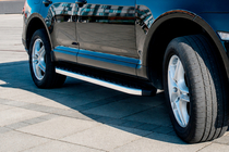 Volkswagen Touareg 2002–2010 Boční prahy BlackLine (2 ks, hliník) fotografie 2