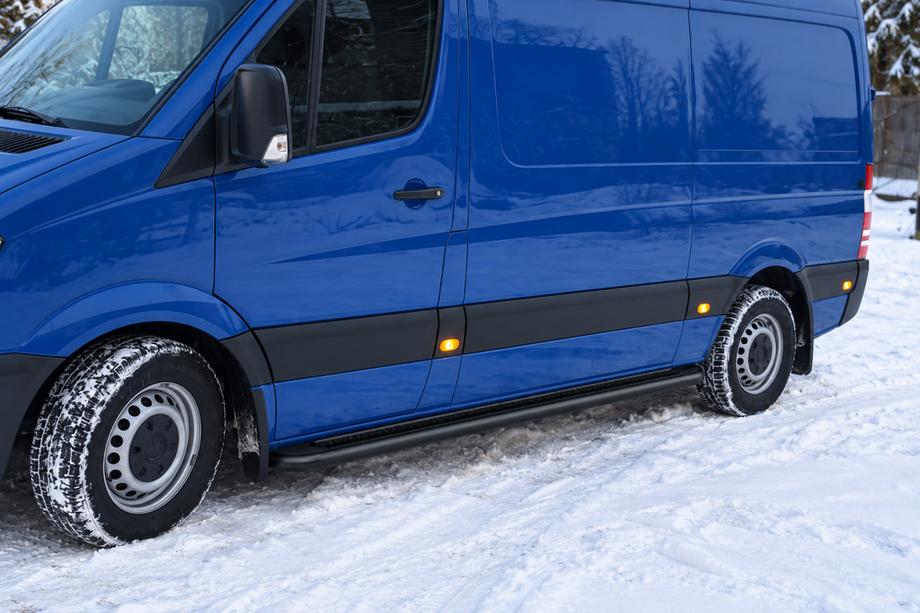 Volkswagen Crafter 2006–2016 Boční nášlapy Premium Black (2 ks, nerez) d60, střední rozvor Image