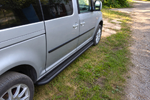 Volkswagen Caddy 2004–2010 Boční nášlapy Premium Black (2 ks, nerez) fotografie 2