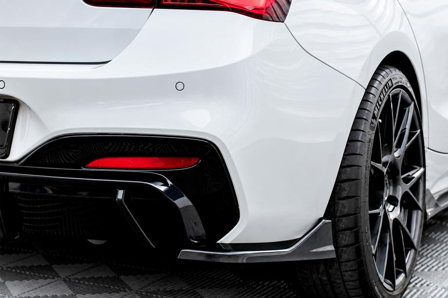 BMW řada 1 F20/F21 2011–2019 Zadní FLAP nástavce DPT (pro F20, černý lesk) Fotografie 1