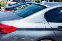BMW řada 5 G30/G31 2017–2023 Horní spoiler DPT (pro G30, černý lesk) fotografie 2