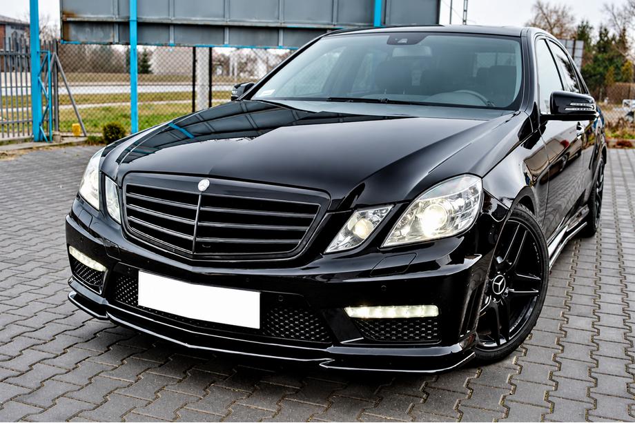 Mercedes E-Class W212 2009–2016 Přední lip spoiler DPT (pro E63 AMG, 2009-2012, černý lesk) Fotografie 1