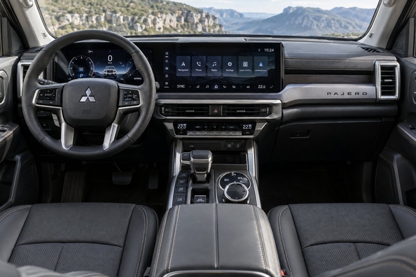 Nové Mitsubishi Pajero 2026: rámové SUV se Super Select 4WD-II
