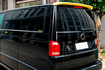 Volkswagen T5 Caravelle 2004–2010 Spojler DPT (páté dveře, černý lesk) fotografie 1